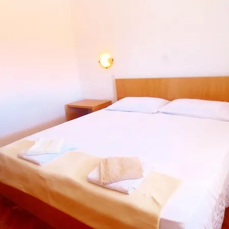 Toncic * 룸바르다